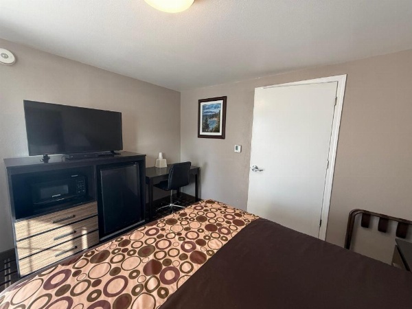 Beverly Lodge image 10