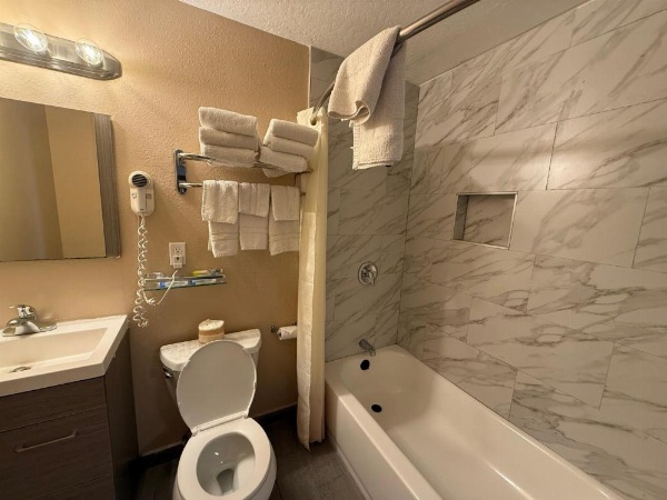 Beverly Lodge image 20